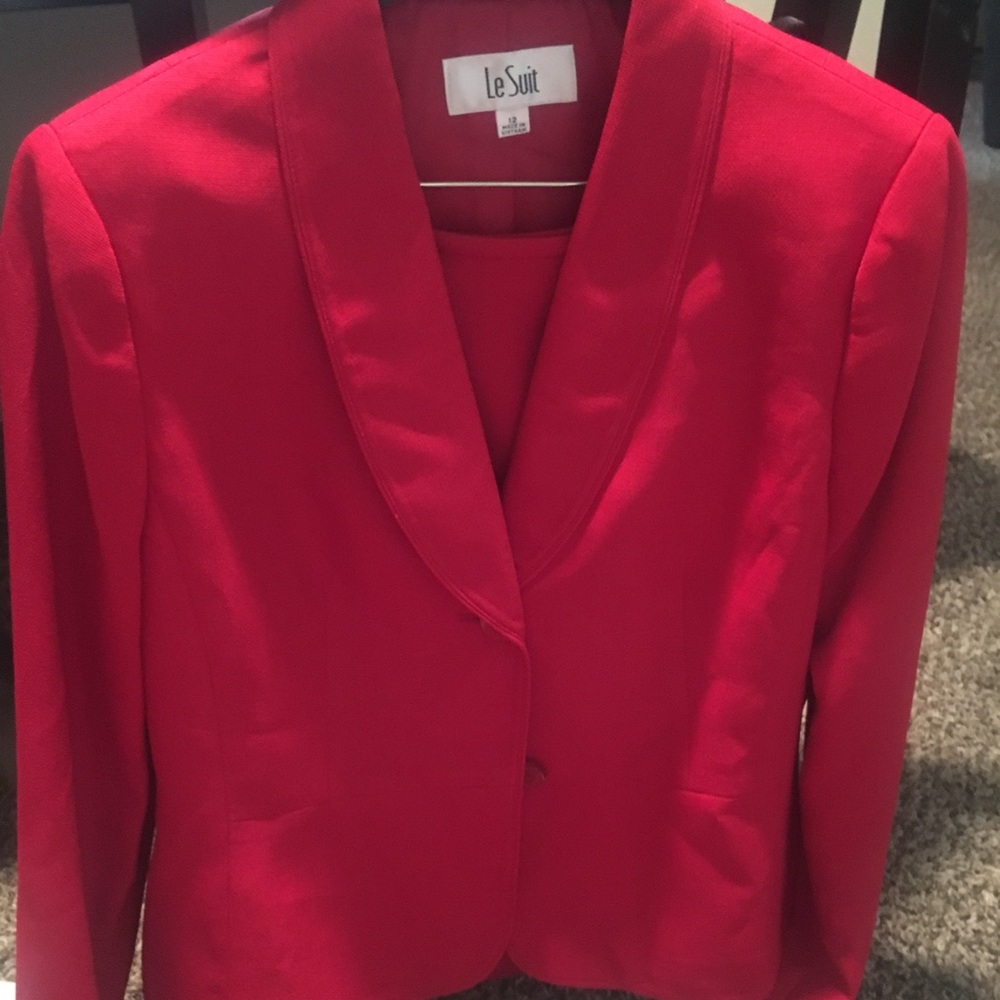 Size 12 red Le Suit matching skirt suit